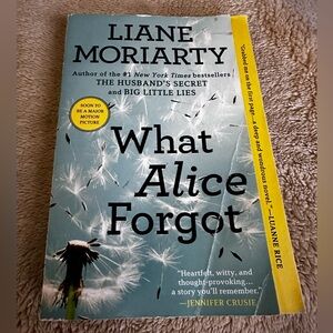 GUC "What Alice Forgot" by Liane Moriarty‎